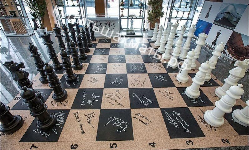Фигуры шахматные СУПЕРГИГАНТСКИЕ (король 90 см) 